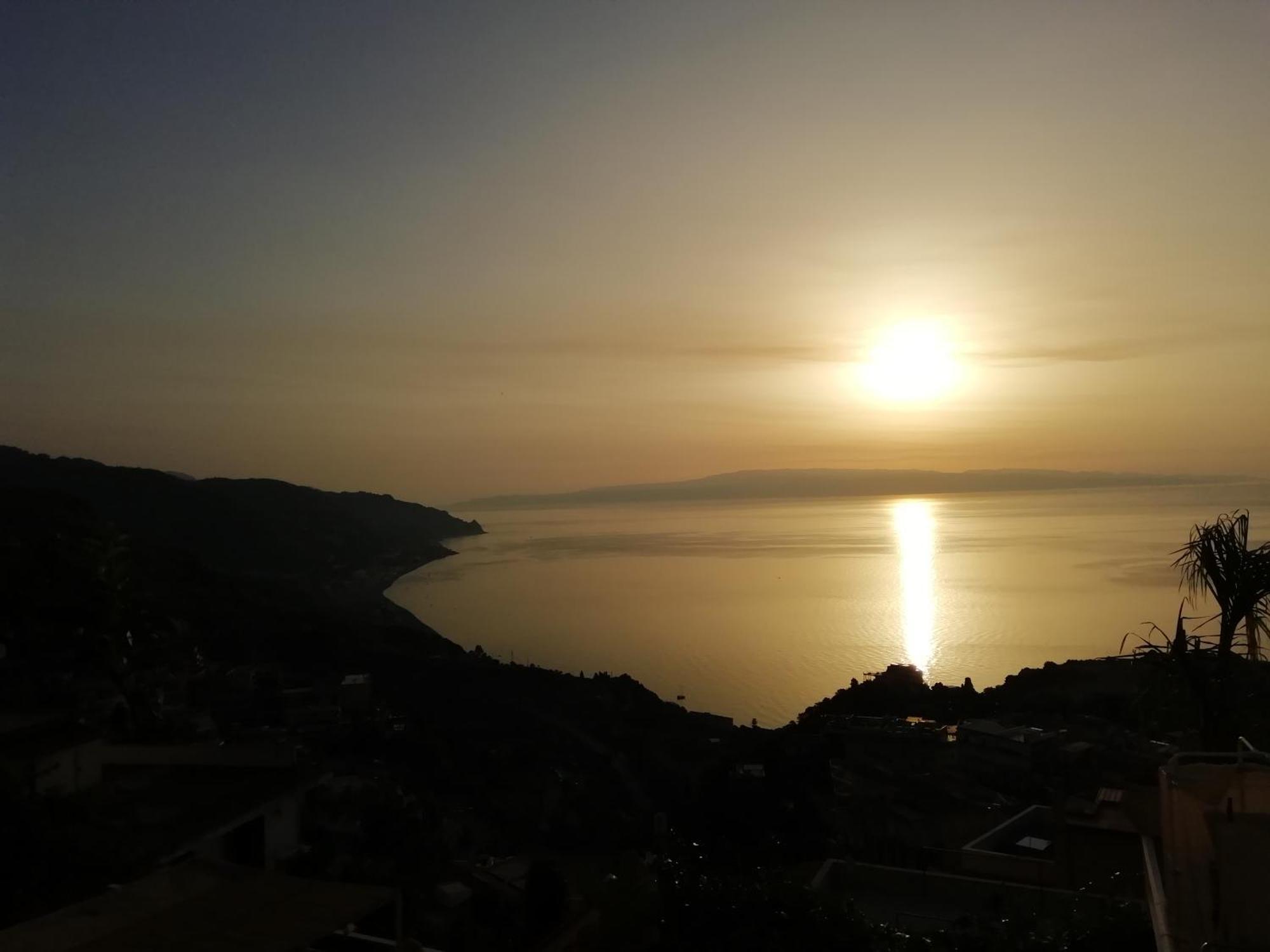 Villa Johnny And Mary'S House Breathtaking View Таормина Стая снимка